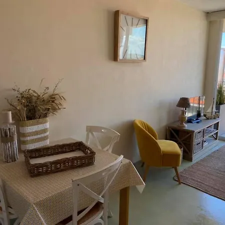 דירה Au 9 Sans 6 : Lumineux Vue Laterale *