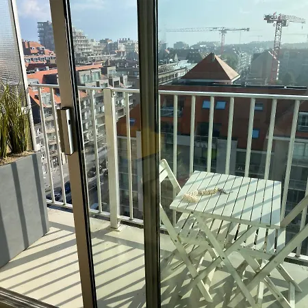 Au 9 Sans 6 : Lumineux Vue Laterale ניופורט